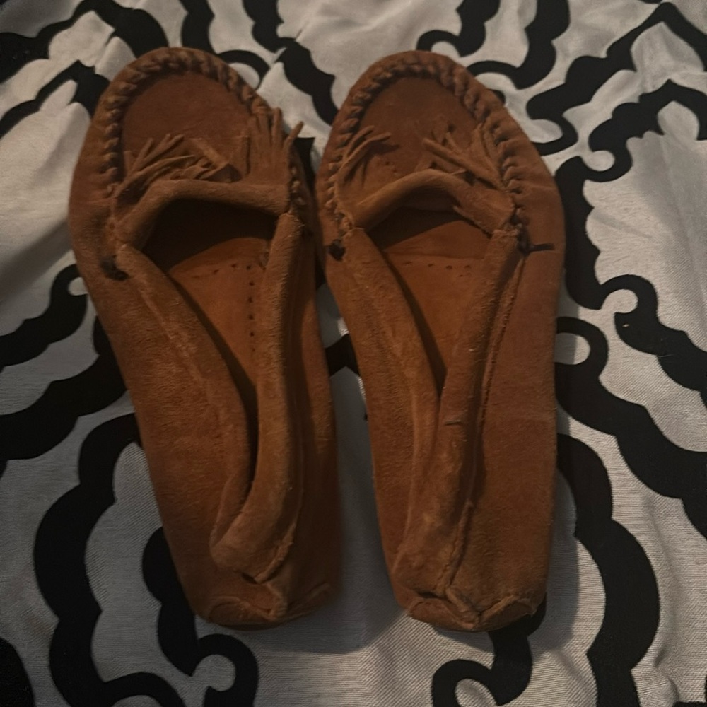 Minnetonka moccasins new without tags